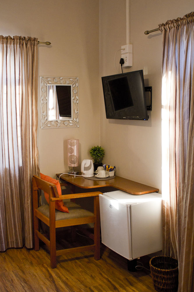 Omaruru Guesthouse エクステリア 写真
